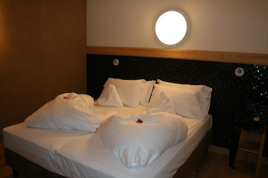 Hotel Orso Grigio Cavalese Oda fotoğraf